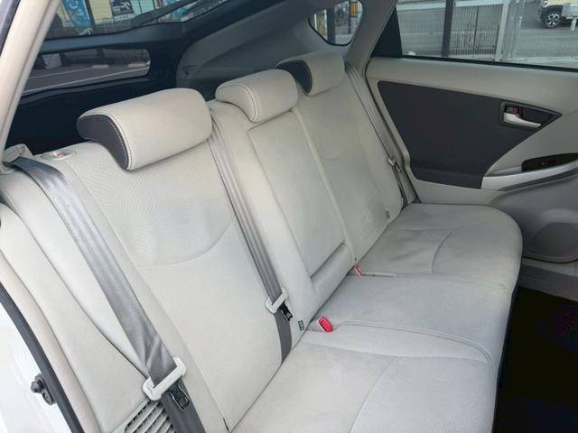 プリウス Ｓ　ＬＥＤエディション　車両品質評価書付き　バックカメラ　カーナビ　オートライト　ＥＴＣ　テレビ機能　ＣＤ・ＤＶＤ　スマートキー　スペアキー有　全席パワーウィンド―　ステアリングリモコン　ＡＣ機能　電動格納ミラー（54枚目）