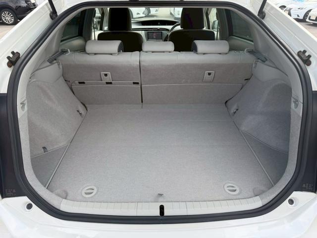 プリウス Ｓ　ＬＥＤエディション　車両品質評価書付き　バックカメラ　カーナビ　オートライト　ＥＴＣ　テレビ機能　ＣＤ・ＤＶＤ　スマートキー　スペアキー有　全席パワーウィンド―　ステアリングリモコン　ＡＣ機能　電動格納ミラー（62枚目）