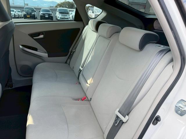 プリウス Ｓ　ＬＥＤエディション　車両品質評価書付き　バックカメラ　カーナビ　オートライト　ＥＴＣ　テレビ機能　ＣＤ・ＤＶＤ　スマートキー　スペアキー有　全席パワーウィンド―　ステアリングリモコン　ＡＣ機能　電動格納ミラー（66枚目）