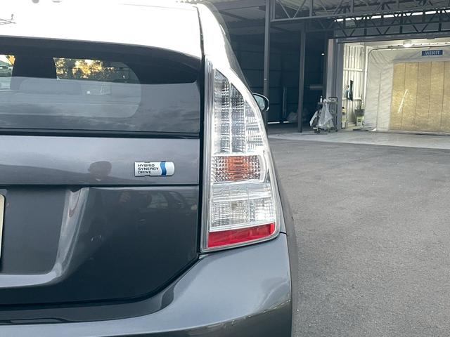 プリウス S LEDエディション 車両品質評価書付 バックカメラ 障害物センサー ワンセグチューナー ETC DVD/CD Bluetooth スマートキー 電動格納ミラー 全席パワーウインドウ シルバーメタリック カーナビゲーション(19枚目)