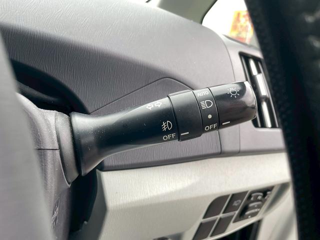 プリウス S LEDエディション 車両品質評価書付 バックカメラ 障害物センサー ワンセグチューナー ETC DVD/CD Bluetooth スマートキー 電動格納ミラー 全席パワーウインドウ シルバーメタリック カーナビゲーション(28枚目)