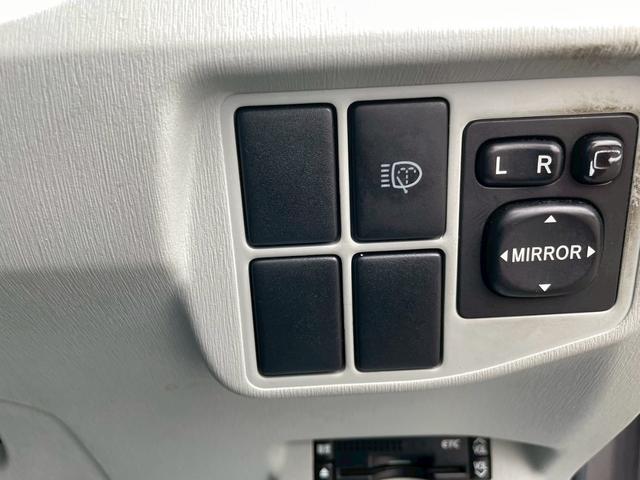 プリウス S LEDエディション 車両品質評価書付 バックカメラ 障害物センサー ワンセグチューナー ETC DVD/CD Bluetooth スマートキー 電動格納ミラー 全席パワーウインドウ シルバーメタリック カーナビゲーション(29枚目)