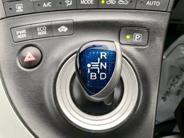 プリウス S LEDエディション 車両品質評価書付 バックカメラ 障害物センサー ワンセグチューナー ETC DVD/CD Bluetooth スマートキー 電動格納ミラー 全席パワーウインドウ シルバーメタリック カーナビゲーション(37枚目)