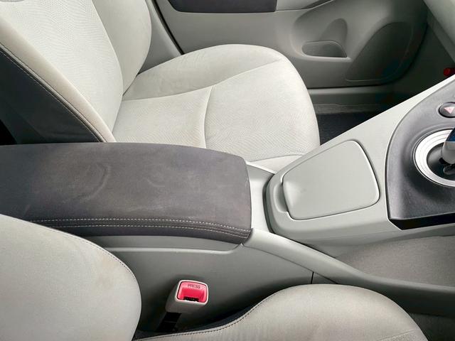 プリウス S LEDエディション 車両品質評価書付 バックカメラ 障害物センサー ワンセグチューナー ETC DVD/CD Bluetooth スマートキー 電動格納ミラー 全席パワーウインドウ シルバーメタリック カーナビゲーション(39枚目)