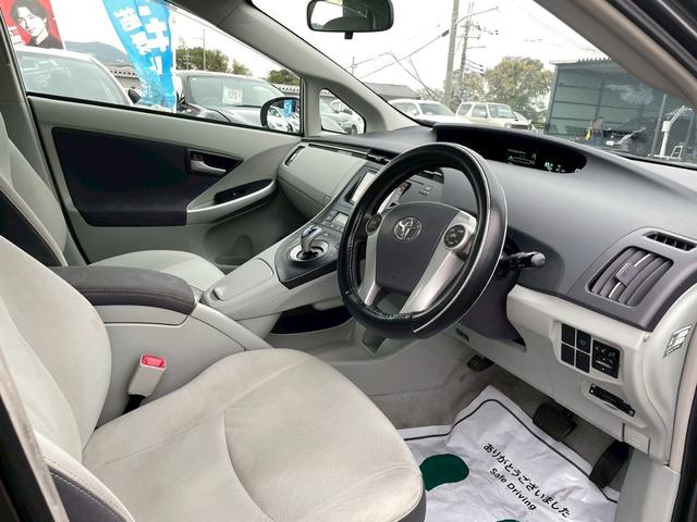 プリウス S LEDエディション 車両品質評価書付 バックカメラ 障害物センサー ワンセグチューナー ETC DVD/CD Bluetooth スマートキー 電動格納ミラー 全席パワーウインドウ シルバーメタリック カーナビゲーション(43枚目)