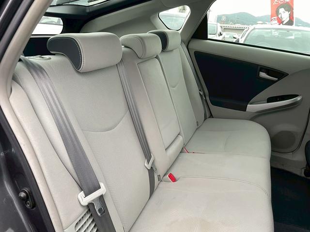 プリウス S LEDエディション 車両品質評価書付 バックカメラ 障害物センサー ワンセグチューナー ETC DVD/CD Bluetooth スマートキー 電動格納ミラー 全席パワーウインドウ シルバーメタリック カーナビゲーション(50枚目)