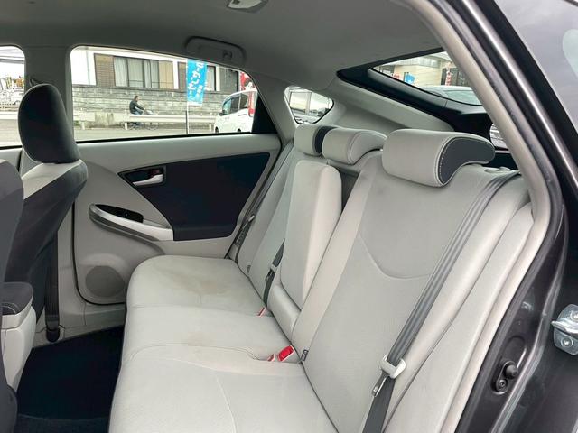 プリウス S LEDエディション 車両品質評価書付 バックカメラ 障害物センサー ワンセグチューナー ETC DVD/CD Bluetooth スマートキー 電動格納ミラー 全席パワーウインドウ シルバーメタリック カーナビゲーション(61枚目)