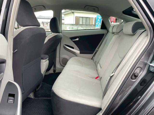 プリウス S LEDエディション 車両品質評価書付 バックカメラ 障害物センサー ワンセグチューナー ETC DVD/CD Bluetooth スマートキー 電動格納ミラー 全席パワーウインドウ シルバーメタリック カーナビゲーション(65枚目)