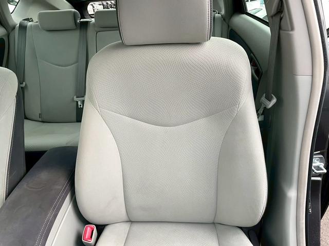 プリウス S LEDエディション 車両品質評価書付 バックカメラ 障害物センサー ワンセグチューナー ETC DVD/CD Bluetooth スマートキー 電動格納ミラー 全席パワーウインドウ シルバーメタリック カーナビゲーション(69枚目)