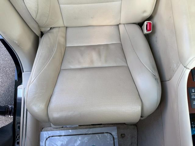 ☆運転席側シート☆車内の隅々まで徹底的にクリーニングを行っておりますので、内外装ともにきれいな状態です！お問合せはお早めに！