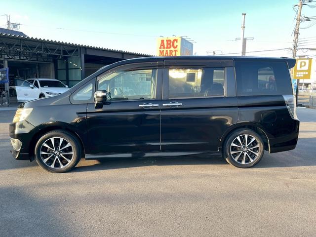 ステップワゴンスパーダ Ｚ　クールスピリット　車両品質評価書付き　両側パワースライドドア　クルーズコントロール　２列目アームレスト付きキャプテンシート　バックカメラ　オートライト　ＥＴＣ　ステアリングリモコン　３列目床下収納　スペアキー有（13枚目）