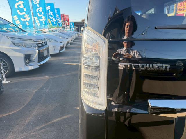 ステップワゴンスパーダ Ｚ　クールスピリット　車両品質評価書付き　両側パワースライドドア　クルーズコントロール　２列目アームレスト付きキャプテンシート　バックカメラ　オートライト　ＥＴＣ　ステアリングリモコン　３列目床下収納　スペアキー有（17枚目）