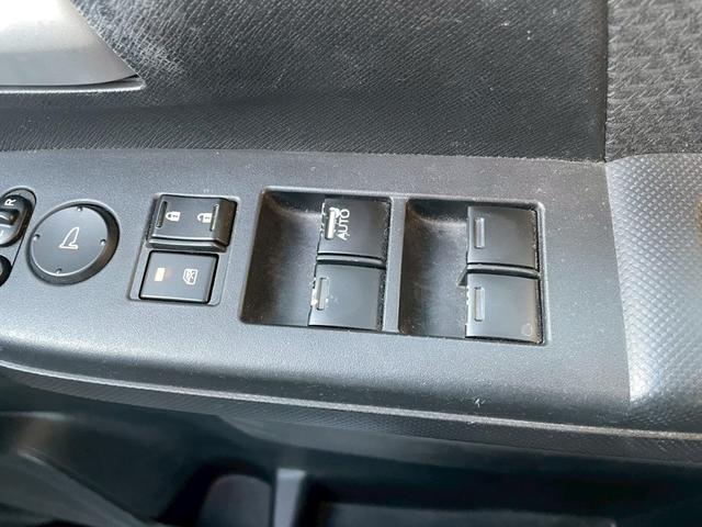 ステップワゴンスパーダ Ｚ　クールスピリット　車両品質評価書付き　両側パワースライドドア　クルーズコントロール　２列目アームレスト付きキャプテンシート　バックカメラ　オートライト　ＥＴＣ　ステアリングリモコン　３列目床下収納　スペアキー有（29枚目）