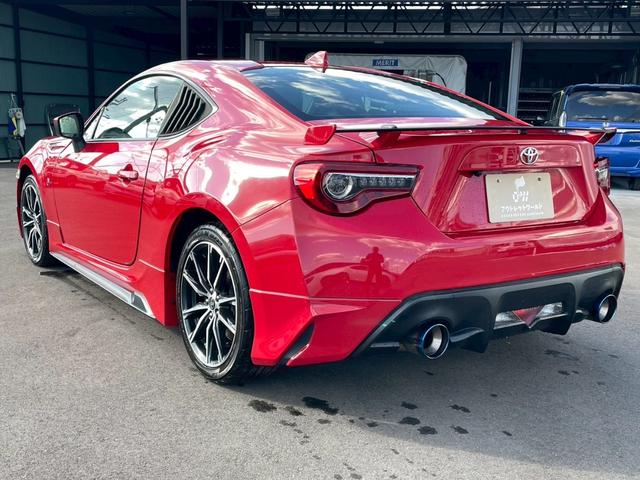 86 GTリミテッド 認定評価付車両 ワンオナー TRDエアロ バックカメラ クルーズコントロール フジツボマフラー ハーフレザーシート ETC フルセグチューナー リアスポイラー LEDヘッドライト(12枚目)