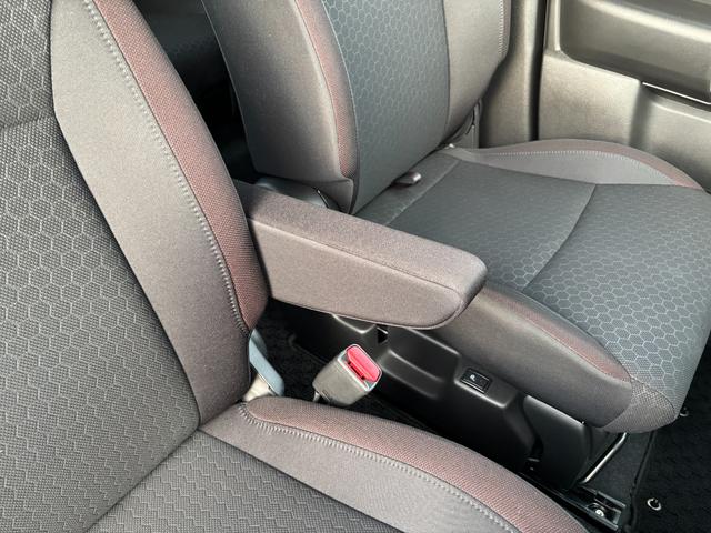 クロスビー ＨＹＢＲＩＤ　ＭＸ　３型　／　社用車　黒／白ツートンカラー　フロントシートヒーター　オートライト　パワーウインドー　キーレスエントリー　パドルシフト　純正１６インチアルミホイール　シート下収納ＢＯＸ　スズキ認定中古車　全国保証（17枚目）