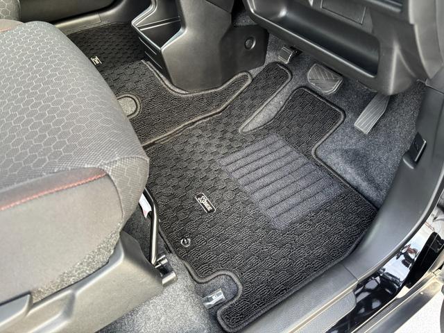 クロスビー ＨＹＢＲＩＤ　ＭＸ　３型　／　社用車　黒／白ツートンカラー　フロントシートヒーター　オートライト　パワーウインドー　キーレスエントリー　パドルシフト　純正１６インチアルミホイール　シート下収納ＢＯＸ　スズキ認定中古車　全国保証（18枚目）