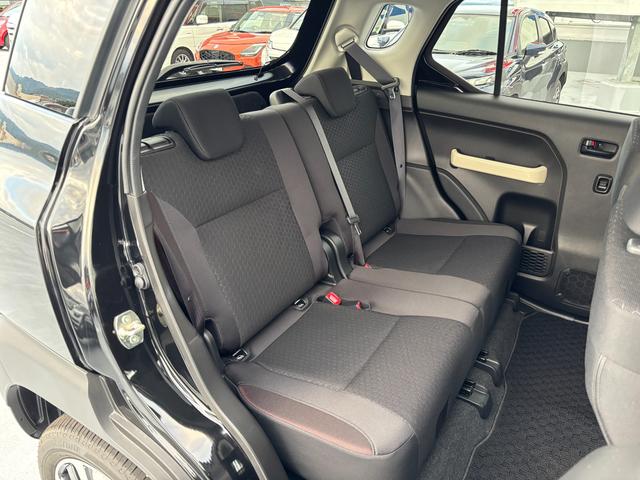 クロスビー ＨＹＢＲＩＤ　ＭＸ　３型　／　社用車　黒／白ツートンカラー　フロントシートヒーター　オートライト　パワーウインドー　キーレスエントリー　パドルシフト　純正１６インチアルミホイール　シート下収納ＢＯＸ　スズキ認定中古車　全国保証（39枚目）