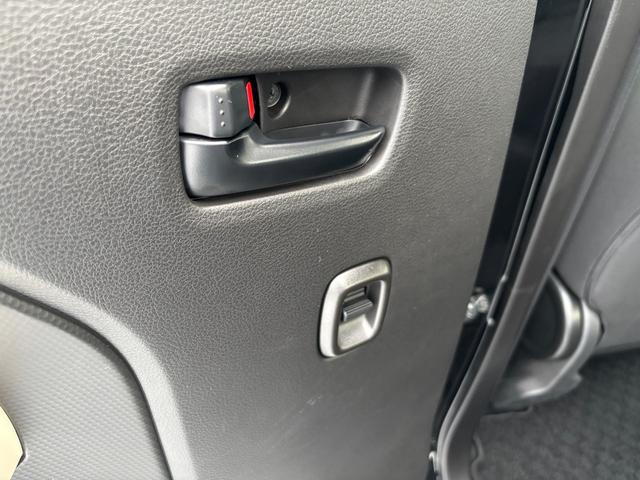 クロスビー ＨＹＢＲＩＤ　ＭＸ　３型　／　社用車　黒／白ツートンカラー　フロントシートヒーター　オートライト　パワーウインドー　キーレスエントリー　パドルシフト　純正１６インチアルミホイール　シート下収納ＢＯＸ　スズキ認定中古車　全国保証（47枚目）