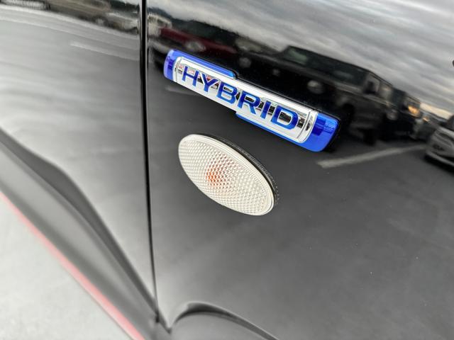 クロスビー ＨＹＢＲＩＤ　ＭＸ　３型　／　社用車　黒／白ツートンカラー　フロントシートヒーター　オートライト　パワーウインドー　キーレスエントリー　パドルシフト　純正１６インチアルミホイール　シート下収納ＢＯＸ　スズキ認定中古車　全国保証（64枚目）