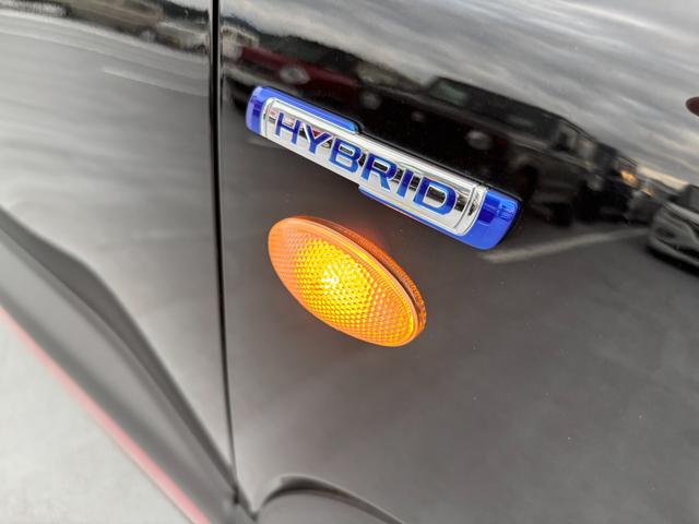 クロスビー ＨＹＢＲＩＤ　ＭＸ　３型　／　社用車　黒／白ツートンカラー　フロントシートヒーター　オートライト　パワーウインドー　キーレスエントリー　パドルシフト　純正１６インチアルミホイール　シート下収納ＢＯＸ　スズキ認定中古車　全国保証（65枚目）
