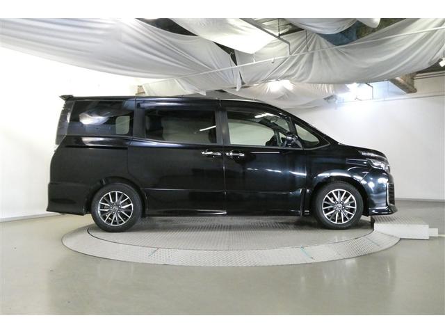 ヴォクシー ＺＳ　両電動スライドドア　地デジ　盗難防止システム　オートエアコン　ダブルエアバッグ　ＤＶＤ再生可　ＥＴＣ　ＬＥＤヘッドライト　キーレスエントリー　メモリーナビ　ナビＴＶ　３列シート　リアオートエアコン（5枚目）