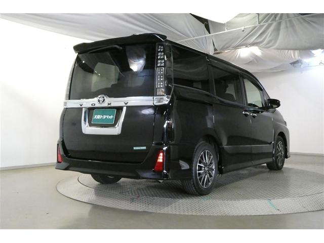 ヴォクシー ＺＳ　両電動スライドドア　地デジ　盗難防止システム　オートエアコン　ダブルエアバッグ　ＤＶＤ再生可　ＥＴＣ　ＬＥＤヘッドライト　キーレスエントリー　メモリーナビ　ナビＴＶ　３列シート　リアオートエアコン（8枚目）