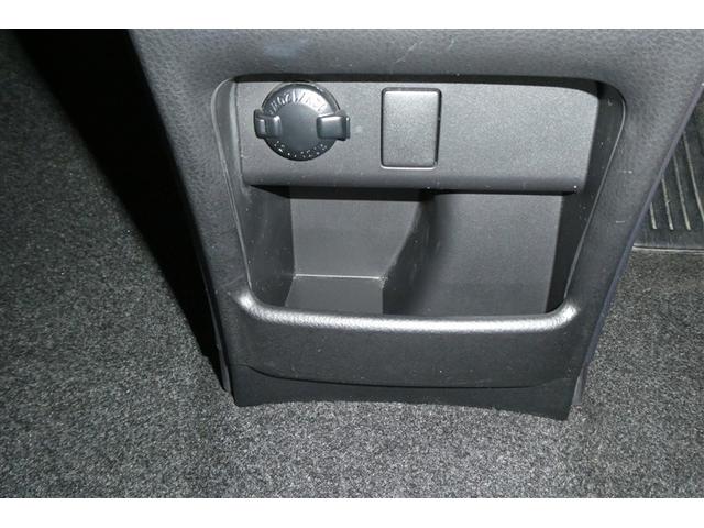ヴォクシー ＺＳ　両電動スライドドア　地デジ　盗難防止システム　オートエアコン　ダブルエアバッグ　ＤＶＤ再生可　ＥＴＣ　ＬＥＤヘッドライト　キーレスエントリー　メモリーナビ　ナビＴＶ　３列シート　リアオートエアコン（28枚目）