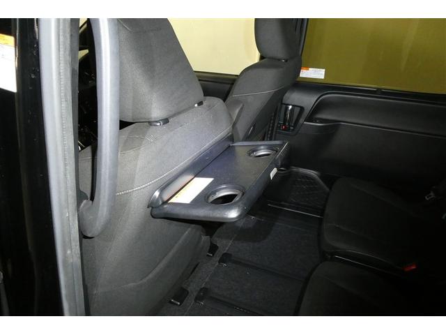 ノア ハイブリッドＧ　Ｒカメラ　スマートキー＆プッシュスタート　ＬＥＤへッドライト　地デジ　イモビライザー　Ｗエアコン　パワーウインドウ　アルミ　クルコン　エアバッグ　横滑り防止　ＤＶＤ再生機能　フルフラット　パワステ（13枚目）