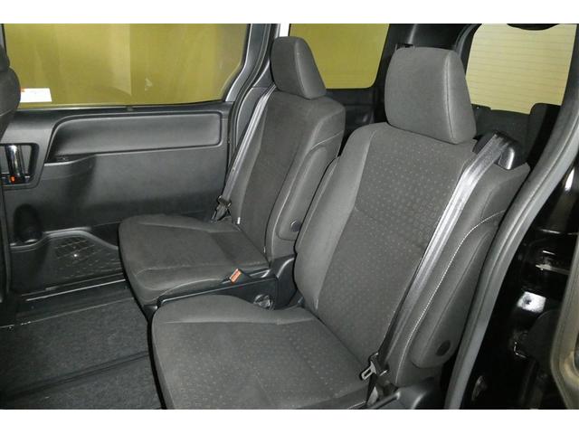 ノア ハイブリッドＧ　Ｒカメラ　スマートキー＆プッシュスタート　ＬＥＤへッドライト　地デジ　イモビライザー　Ｗエアコン　パワーウインドウ　アルミ　クルコン　エアバッグ　横滑り防止　ＤＶＤ再生機能　フルフラット　パワステ（14枚目）