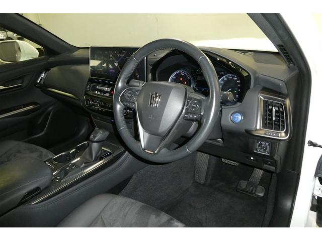 クラウンハイブリッド Ｓ　バックガイドモニター　メモリーナビゲーション　地デジＴＶ　ＥＴＣ車載器　電動シート　ＬＥＤヘッド　イモビライザー　メディアプレイヤー接続　横滑り防止装置　スマートキー　キーフリー　アルミホイール（11枚目）