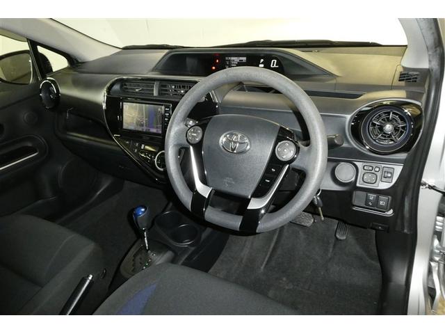 アクア Ｓ　キーレスエントリ　イモビ　ナビ＆ＴＶ　オートエアコン　デュアルエアバック　ＥＳＣ　Ｂカメラ　パワーウィンドウ　ＡＵＸ端子　ＥＴＣ　ＳＲＳ　ワンセグＴＶ　パワーステアリング　ＡＢＳ　メモリーナビ（10枚目）