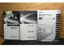 ハイブリッドＧｉプレミアムパッケジブラックテーラード　誤発進抑制機能　ＡＣ１００Ｖ　Ｂカメラ　スマートキー　ナビ＆ＴＶ　イモビライザー　ＬＥＤランプ　ＥＴＣ車載器　クルーズコントロール　アルミ　地デジ　横滑り防止装置　キーレス　ＡＢＳ　ＤＶＤ再生（39枚目）