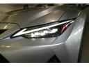 LEDヘッドライトです。デザイン性がよくとても明るいので、夜間の走行や悪天候でも安心です。しかも長寿命!