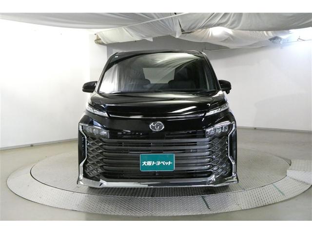 ヴォクシー Ｓ－Ｚ　ＤＶＤ再生機能　スマートキープッシュスタート　両側電動パワースライドドア　パワーウインドウ　ＥＴＣ車載器　ＬＥＤライト　デュアルエアコン　アルミホイール　盗難防止装置　横滑り防止機能　キーフリー（2枚目）