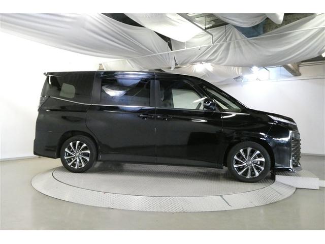 ヴォクシー Ｓ－Ｚ　ＤＶＤ再生機能　スマートキープッシュスタート　両側電動パワースライドドア　パワーウインドウ　ＥＴＣ車載器　ＬＥＤライト　デュアルエアコン　アルミホイール　盗難防止装置　横滑り防止機能　キーフリー（5枚目）