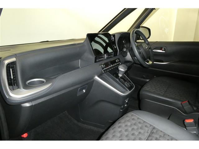 ヴォクシー Ｓ－Ｚ　ＤＶＤ再生機能　スマートキープッシュスタート　両側電動パワースライドドア　パワーウインドウ　ＥＴＣ車載器　ＬＥＤライト　デュアルエアコン　アルミホイール　盗難防止装置　横滑り防止機能　キーフリー（12枚目）