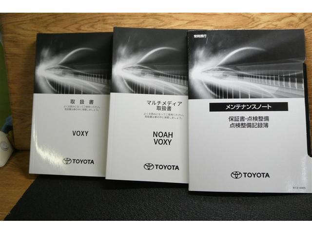 ヴォクシー Ｓ－Ｚ　ＤＶＤ再生機能　スマートキープッシュスタート　両側電動パワースライドドア　パワーウインドウ　ＥＴＣ車載器　ＬＥＤライト　デュアルエアコン　アルミホイール　盗難防止装置　横滑り防止機能　キーフリー（39枚目）