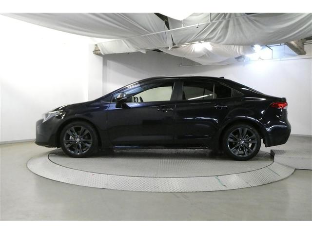 カローラ ハイブリッド　ダブルバイビー　衝突軽減システム　ＥＴＣ付き　ＤＶＤ　ＬＥＤランプ　パワーウィンドウ　バックモニタ　キーレスエントリー　ＡＡＣ　エアバッグ　メディアプレイヤー接続　オートクルーズコントロール　盗難防止装置　横滑り防止（4枚目）