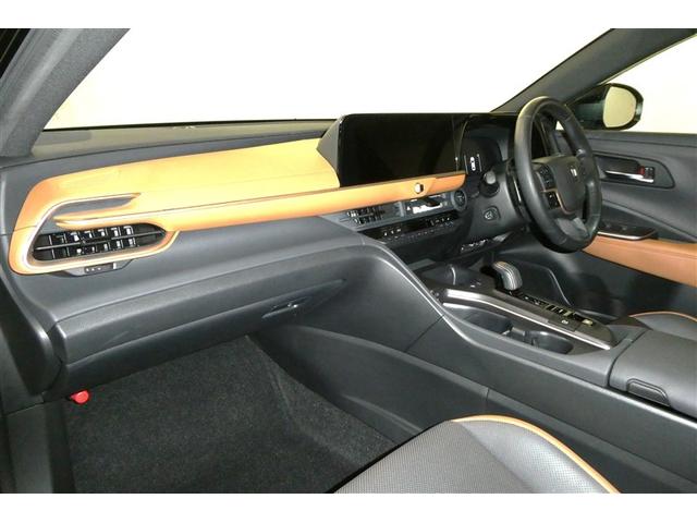 クラウンクロスオーバー ＲＳアドバンスド　衝突回避　サンル－フ　オートクルーズコントロール　横滑り防止　フルセグＴＶ　パワーシート　レザーシート　ＬＥＤ　アルミホイール　ＡＣ１００Ｖ　スマートキー　ナビ＆ＴＶ　ＡＢＳ　フルオートエアコン（13枚目）