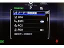 【ブラインドスポットモニター】後側方から接近する車両を検知。 衝突の危険があると判断した場合、ドアミラー表示や警報音でドライバーに注意を促します。