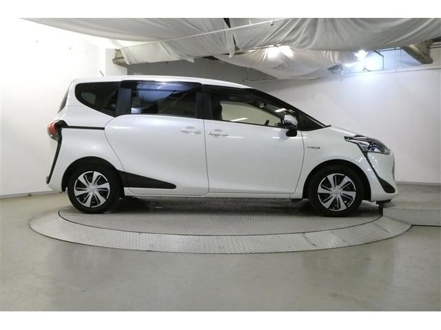 シエンタ ハイブリッドＧ　クエロ　地デジＴＶ　盗難防止　横滑り防止　ＬＥＤライト　クルコン　スマートキー　ＥＴＣ　バックモニタ　ＤＶＤ　オ－トエアコン　ＡＵＸ　メモリ－ナビ　エアバッグ　３列シート　ナビ＆ＴＶ　ＡＢＳ　ウォークスルー（6枚目）