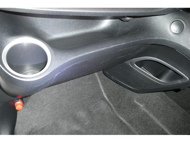 シエンタ ハイブリッドＧ　クエロ　地デジＴＶ　盗難防止　横滑り防止　ＬＥＤライト　クルコン　スマートキー　ＥＴＣ　バックモニタ　ＤＶＤ　オ－トエアコン　ＡＵＸ　メモリ－ナビ　エアバッグ　３列シート　ナビ＆ＴＶ　ＡＢＳ　ウォークスルー（32枚目）