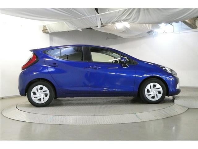 アクア Ｇ　ＶＳＣ　衝突軽減ブレーキ　メモリナビ　バックモニター　ＬＥＤ　クルーズコントロール　スマートキー　ＥＴＣ車載器　ＡＣ１００Ｖ　ナビ　パワーウィンドウ　イモビライザー　サイドエアバック　オートエアコン（5枚目）