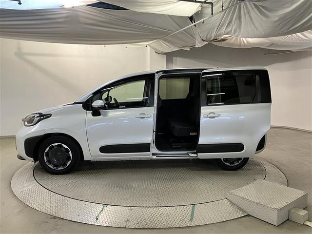 シエンタ ハイブリッドZ カーテンエアバック 地デジフルセグ アクティブクルーズコントロール AC100V給電機能 盗難防止システム 横滑り防止機能 ETC装備 TV・ナビ フルフラット LEDライト キーフリー エアコン(5枚目)