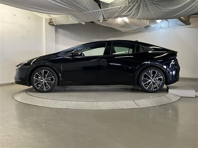 プリウス Ｚ　バックモニタ－　運転席パワーシート　フルタイム４ＷＤ　ＬＥＤヘッドライト　エアコン　ＡＣ１００Ｖ　クルーズコントロール　ＡＷ　ナビＴＶ　盗難防止装置　寒冷地仕様車　キーレス　スマートキー　ＥＴＣ（4枚目）