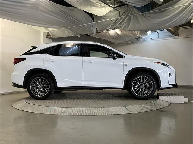 ＲＸ ＲＸ４５０ｈ　Ｆスポーツ　レザー　ナビＴＶ　ＡＷ　アクティブクルーズコントロール　フルタイム４ＷＤ　ＰＷシート　フルセグ地デジＴＶ　１００Ｖ　ＡＢＳ　ＥＴＣ車載器　パワステ　ＬＥＤヘッド　横滑り防止機能　オートエアコン（5枚目）