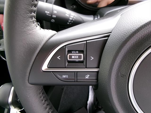 ジムニー ＸＣ　４ＷＤターボ　３型モデル　４ＡＴ車　スズキ保証付　届出済未使用車　デュアルセンサーブレーキ　ＬＥＤヘッドランプ　オートライトシステム　クルーズコントロールシステム　アイドリングストップシステム（6枚目）