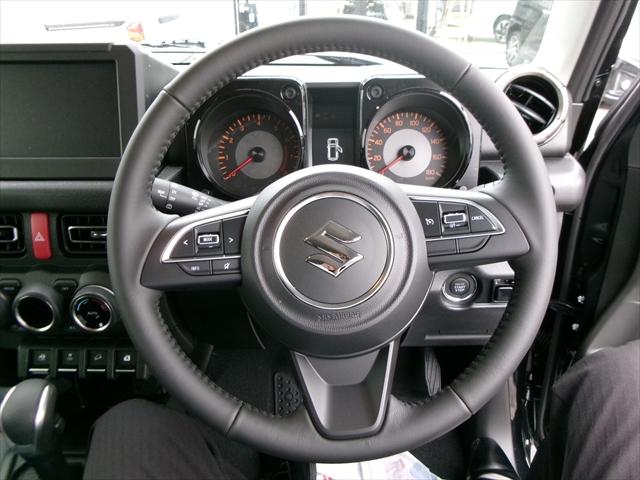 ジムニーシエラ ＪＣ　１．５　４ＷＤ　３型モデル　４ＡＴ車　スズキ保証付　登録済未使用車　デュアルセンサーブレーキ　ＬＥＤヘッドランプ　オートライトシステム　クルーズコントロールシステム　アイドリングストップシステム（11枚目）