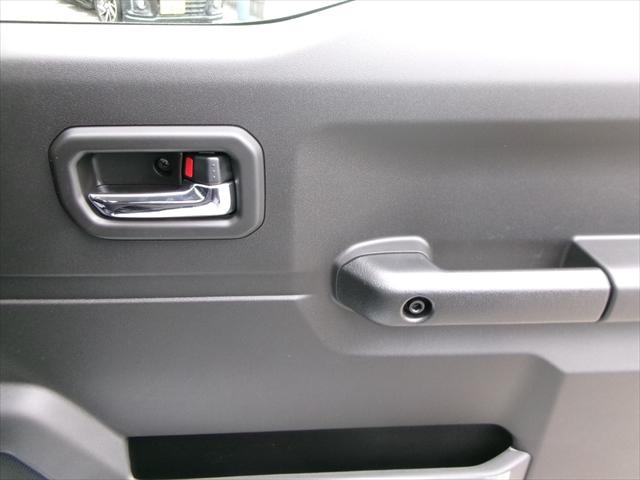 ジムニーシエラ ＪＣ　１．５　４ＷＤ　３型モデル　４ＡＴ車　スズキ保証付　登録済未使用車　デュアルセンサーブレーキ　ＬＥＤヘッドランプ　オートライトシステム　クルーズコントロールシステム　アイドリングストップシステム（31枚目）