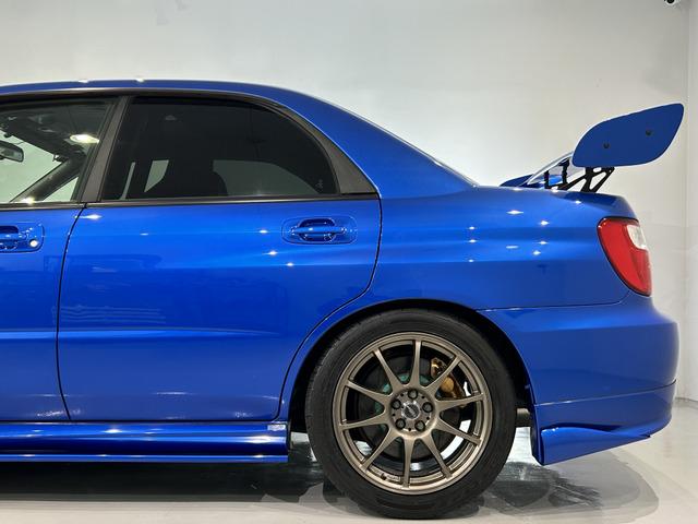 ＷＲＸ　ＳＴｉ　ＨＫＳ車高調／クロススピード１７ＡＷ／フジツボマフラー／前後クスコスタビ／オイルクーラー／社外ラジエター／ＢＬＩＴＺブローオフ／フルエアロ／ＭＯＭＯステ／全席フロアアルミプレート／サイド付ロールバー(15枚目)